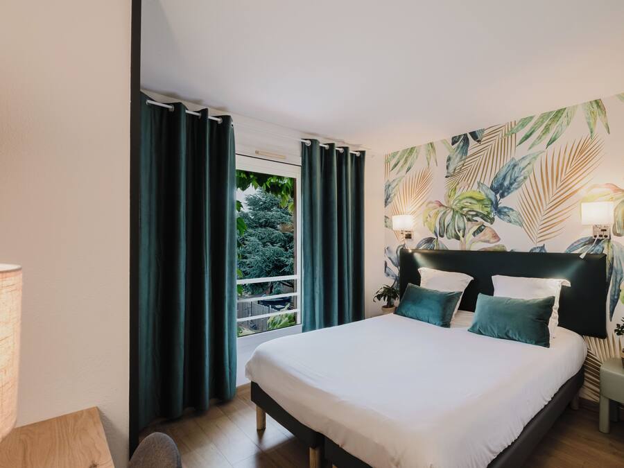 Comfort Double Room | Desk, laptop workspace, blackout curtains, soundproofing