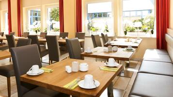 Sudah termasuk sarapan prasmanan setiap hari