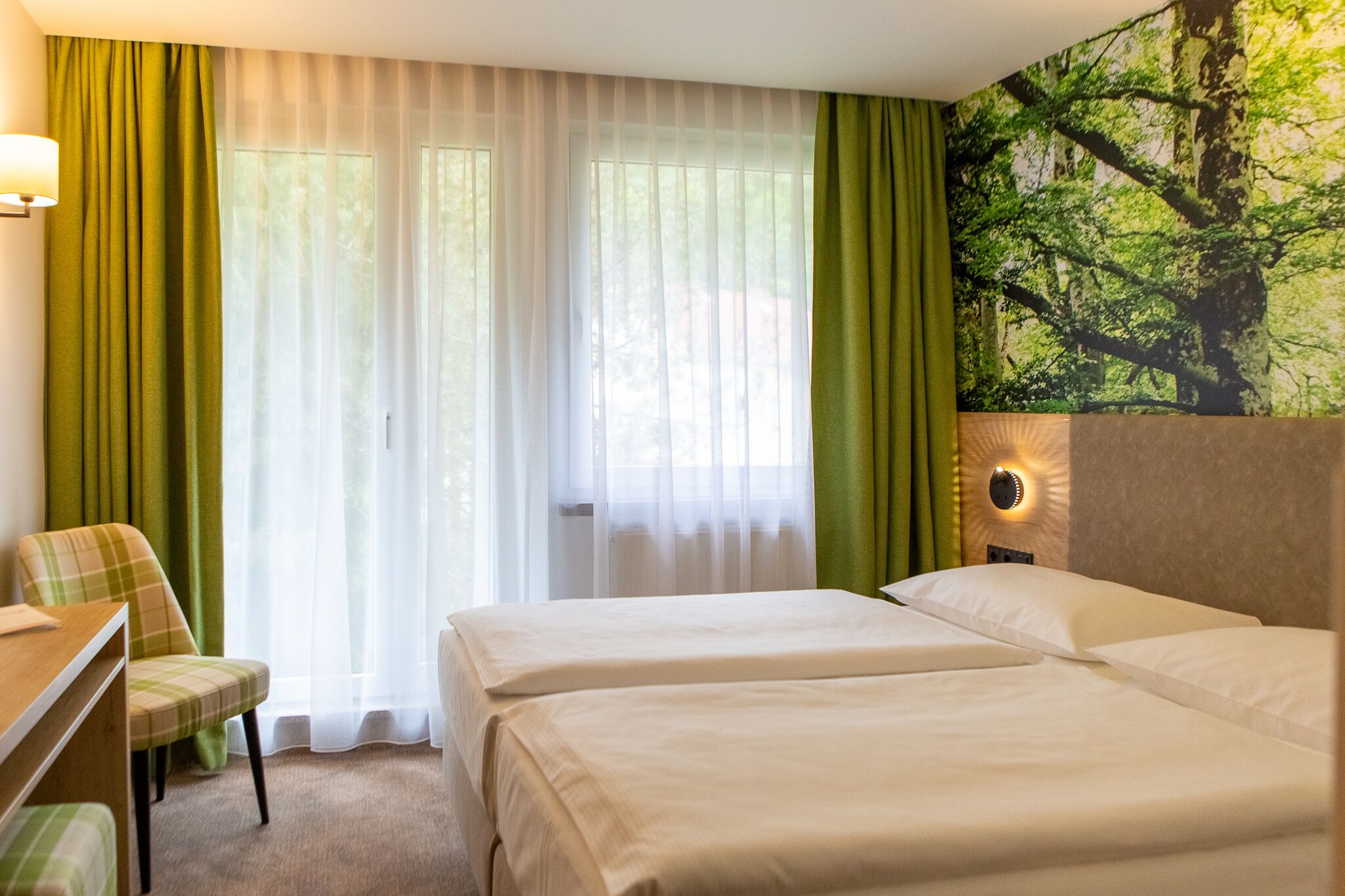 double room, 1 queen bed | room amenity