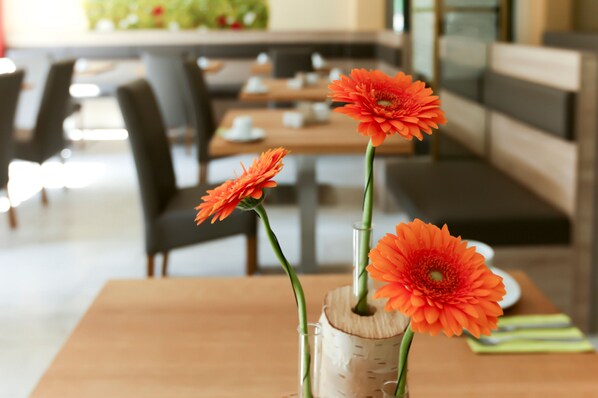 Free daily buffet breakfast - Hotel Garni Grundmühle (Bad Schandau)