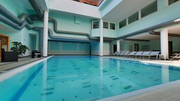 Innenpool, Liegestühle