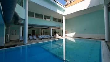 Innenpool, Liegestühle