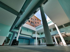 Indoor pool, pool loungers - Hotel Mondial (Moneglia)