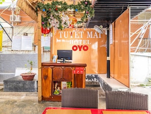 Reception - OYO 381 Tuyet Mai Hotel (Nha Trang)