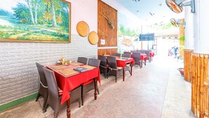 Restaurant - OYO 381 Tuyet Mai Hotel (Nha Trang)
