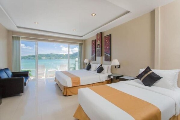 Free minibar items, in-room safe, desk, rollaway beds - The Front Hotel and Apartments (Patong)