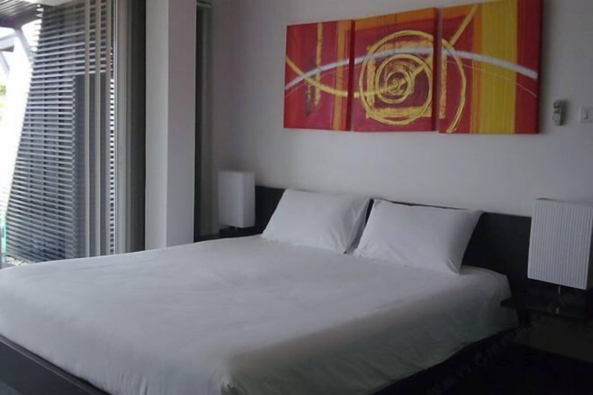 Free minibar items, in-room safe, desk, rollaway beds