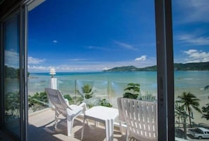 Free minibar items, in-room safe, desk, rollaway beds - The Front Hotel and Apartments (Patong)
