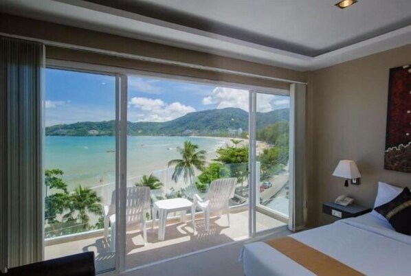 Free minibar items, in-room safe, desk, rollaway beds - The Front Hotel and Apartments (Patong)