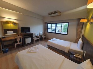 高級客房 | 高級寢具、Select Comfort 床墊、迷你吧、書桌