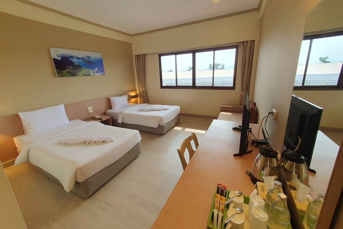 ห้องดีลักซ์ | เครื่องนอนระดับพรีเมียม, เตียง Select Comfort, มินิบาร์, โต๊ะทำงาน