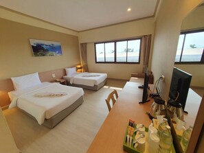 Deluxe Room | Premium bedding, Select Comfort beds, minibar, desk - Bunjongburi Hotel (Surat Thani)