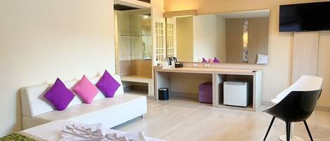 أغطية فراش متميزة وأسرّة سليكت كومفورت وميني بار ومكتب