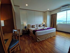 Junior Suite | Premium bedding, Select Comfort beds, minibar, in-room safe