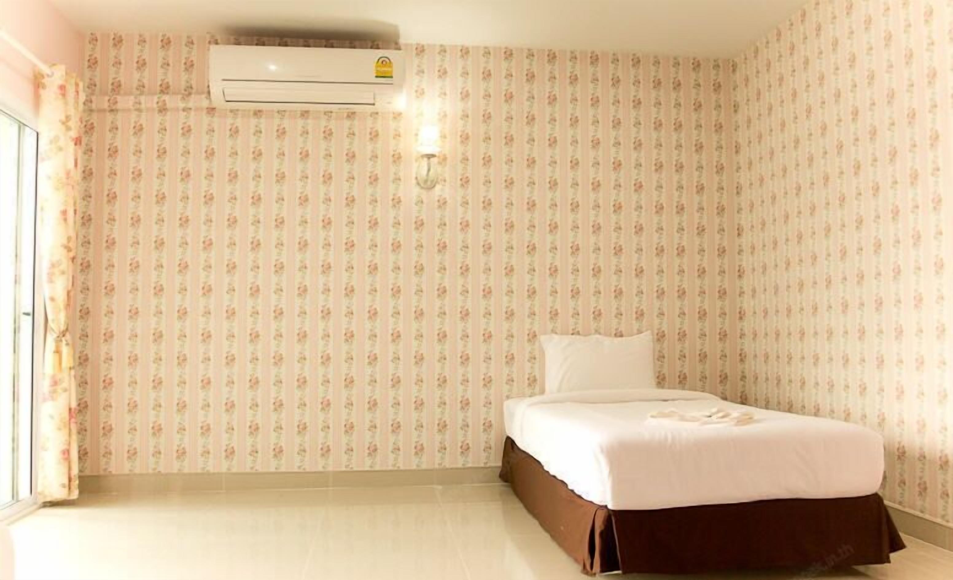 minibar, rollaway beds, free wifi, bed sheets