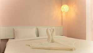 Minibar, rollaway beds, free WiFi, bed sheets - The Centrino Serviced Residence (Surat Thani)