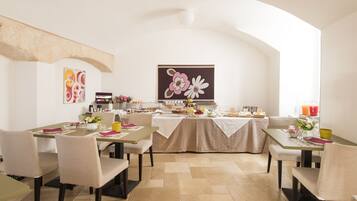 Petit déjeuner continental compris tous les jours