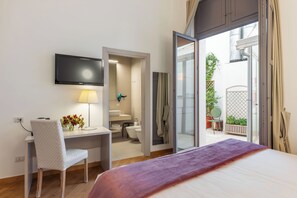 Classic Double Room | Minibar, in-room safe, desk, blackout curtains - Palazzo Indelli (Monopoli)