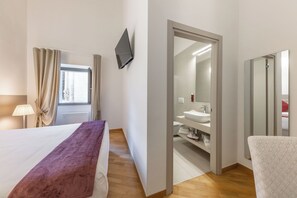 クラシック ダブルルーム | ミニバー、セーフティボックス (室内)、デスク、遮光カーテン