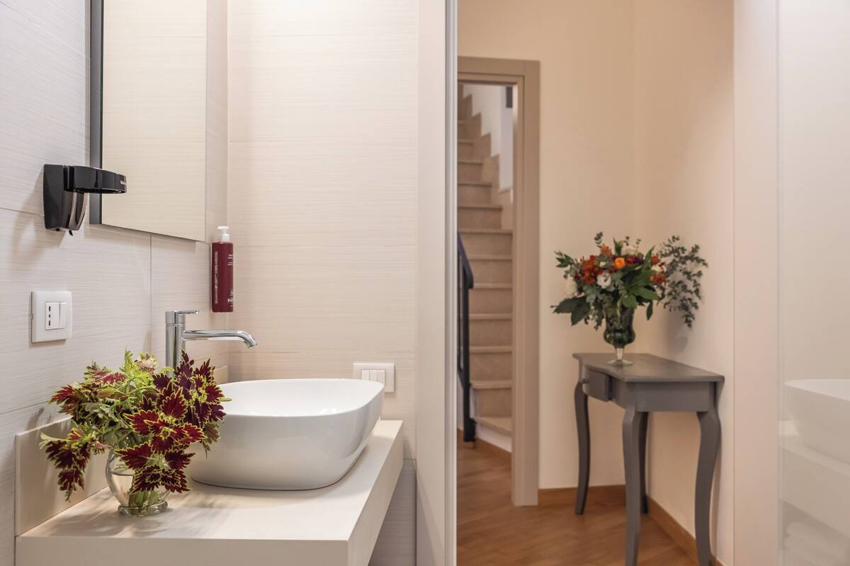 standard duplex | bathroom | shower, free toiletries, hair dryer, bidet