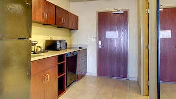 Refrigerador, microondas, cafetera/tetera