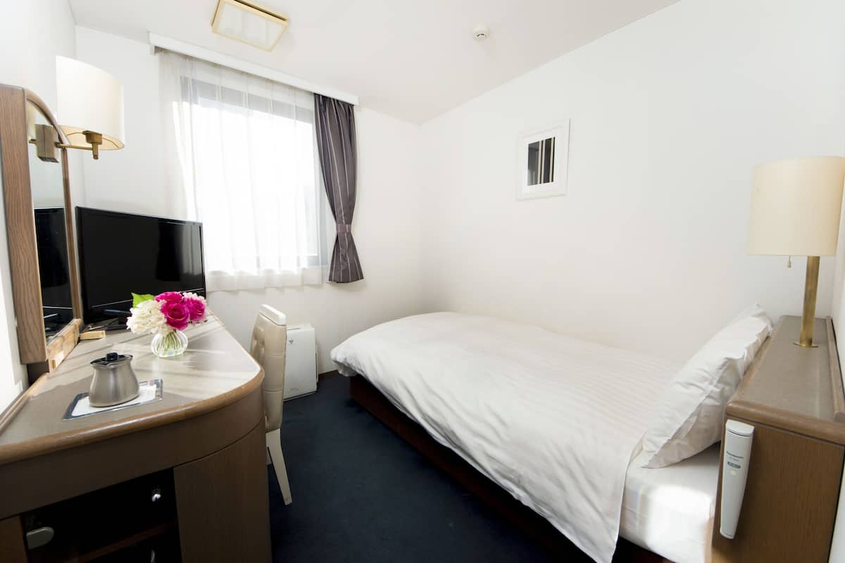 Down duvets, desk, iron/ironing board, free WiFi