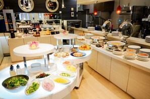 Desayuno buffet todos los días (con cargo) 