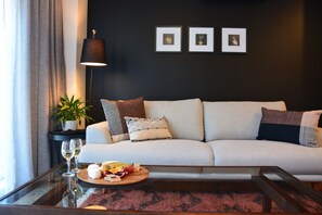 Deluxe Apartment | Living area