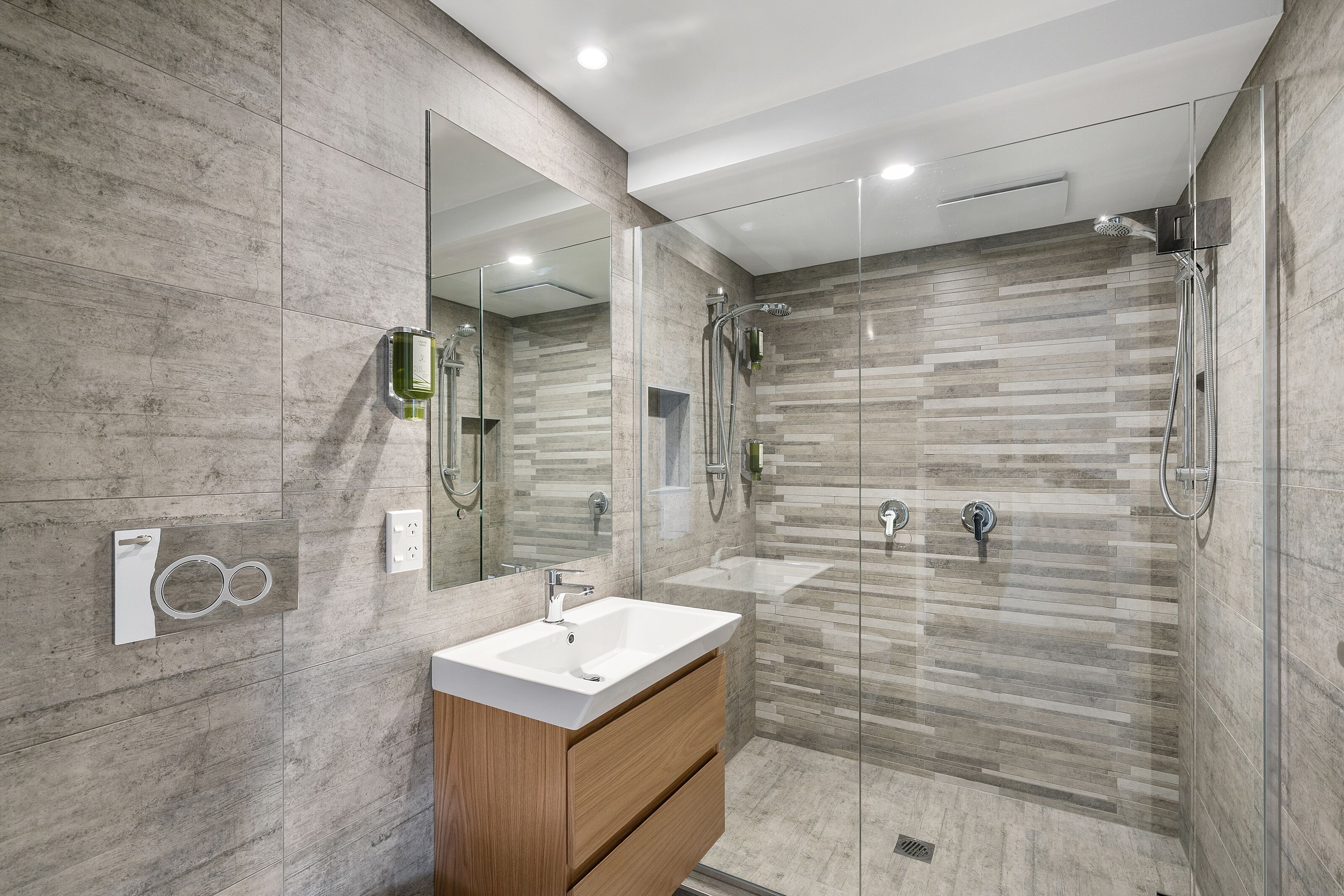 Business-Doppel- oder -Zweibettzimmer | Dusche im Bad