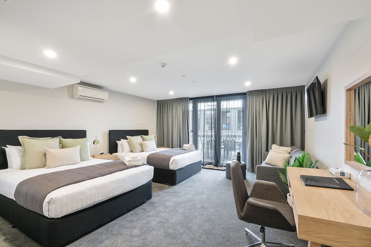 Business Double or Twin Room | 1 bedroom, individually decorated, individually furnished