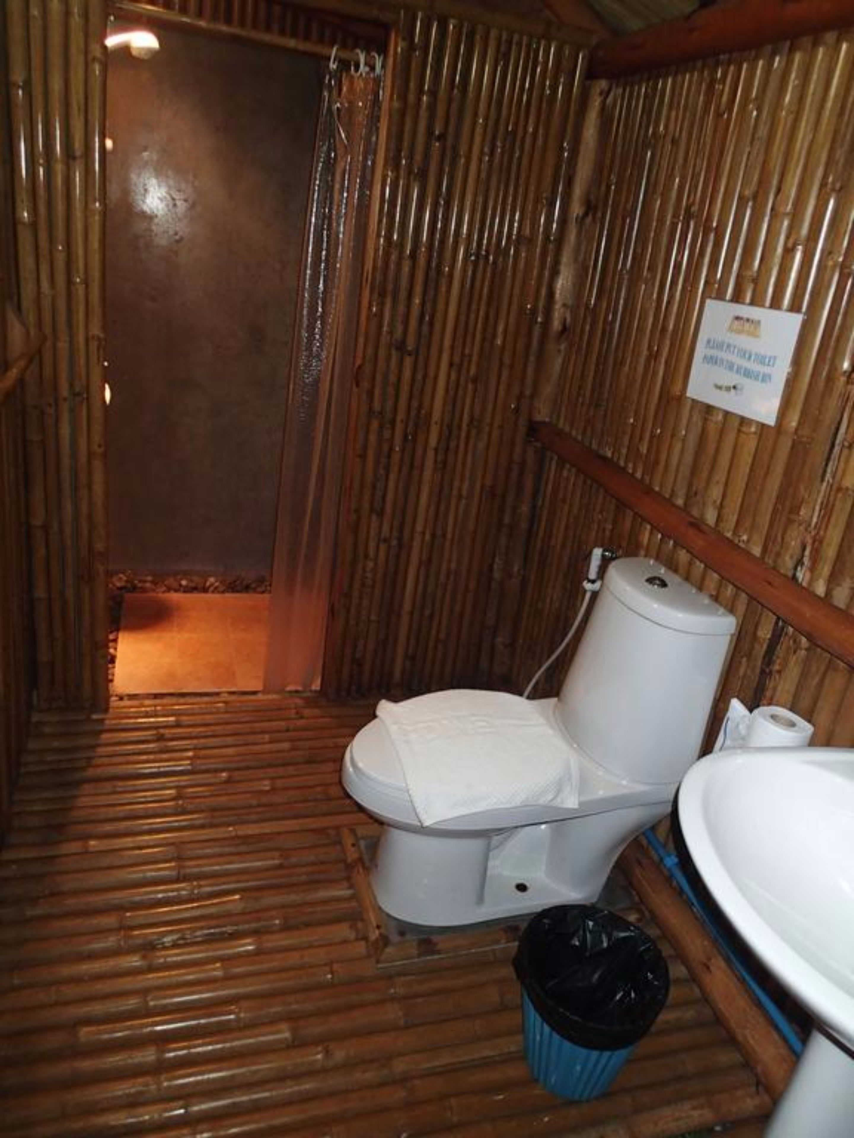 shower, rainfall showerhead, free toiletries, slippers