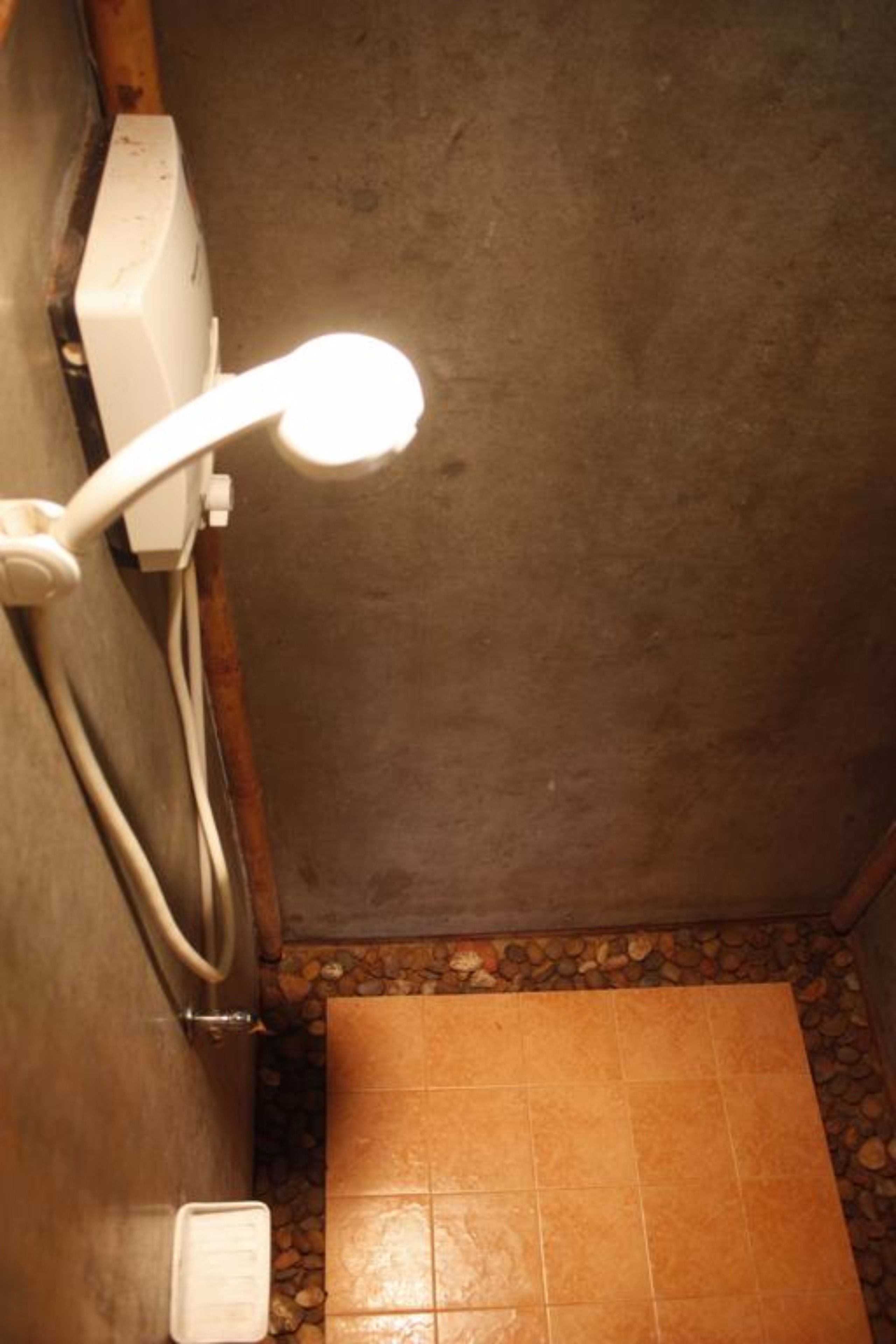 shower, rainfall showerhead, free toiletries, slippers