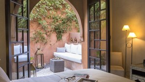 Egyptian cotton sheets, premium bedding, down comforters, minibar - Palais Aziza & Spa (Marrakech)