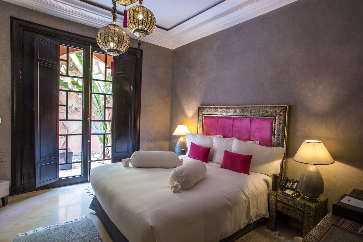 Egyptian cotton sheets, premium bedding, down duvets, minibar