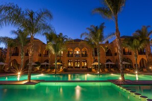 2 outdoor pools, pool umbrellas, pool loungers - Palais Aziza & Spa (Marrakech)