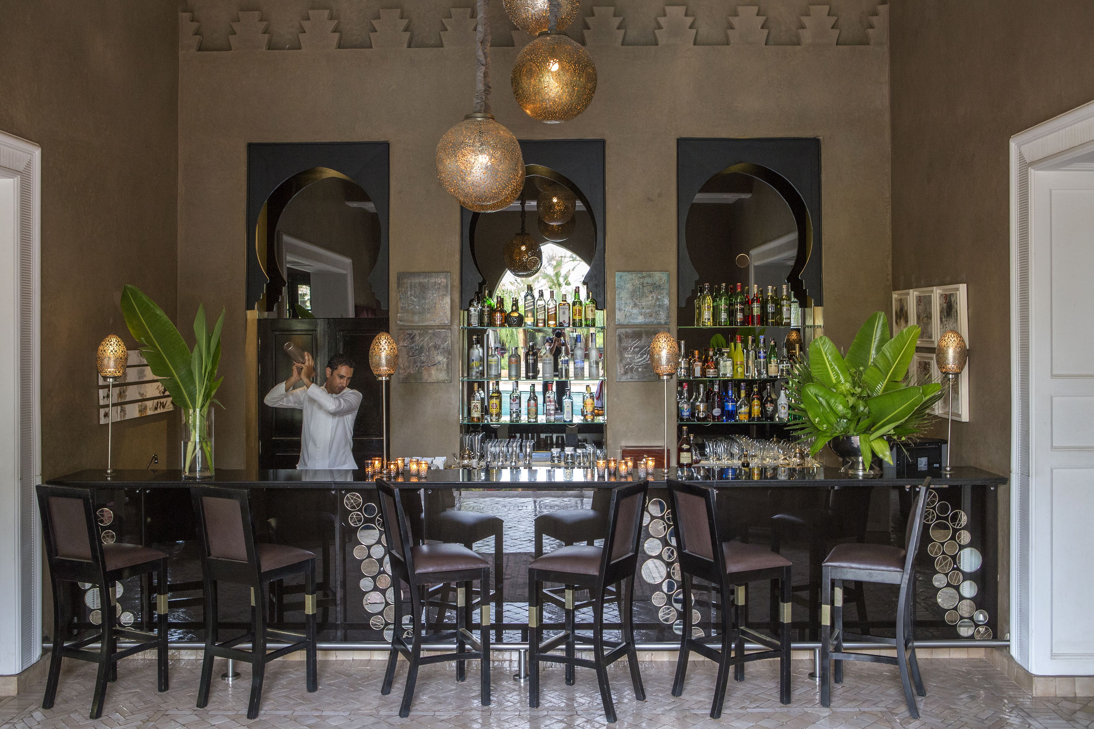 2 bars/lounges, poolside bar