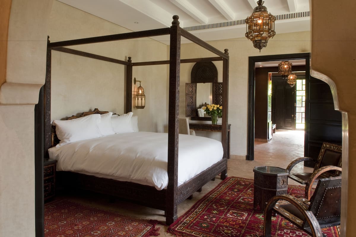 Egyptian cotton sheets, premium bedding, down duvets, minibar