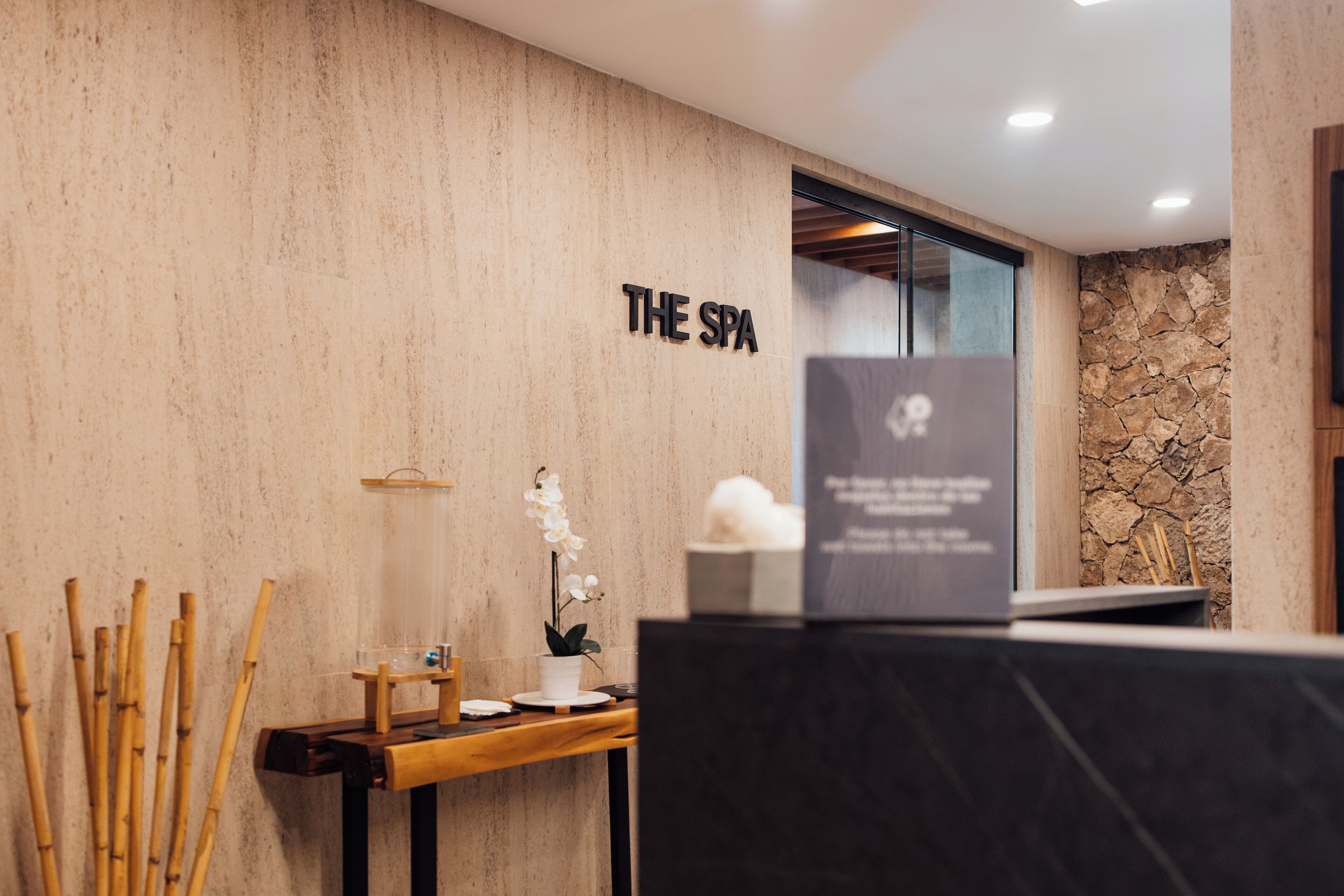 Meja sambut tetamu spa