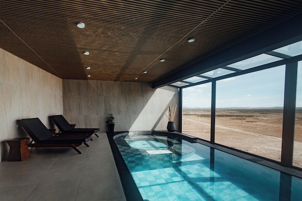 Couples treatment rooms, sauna, hot tub, steam room, body treatments