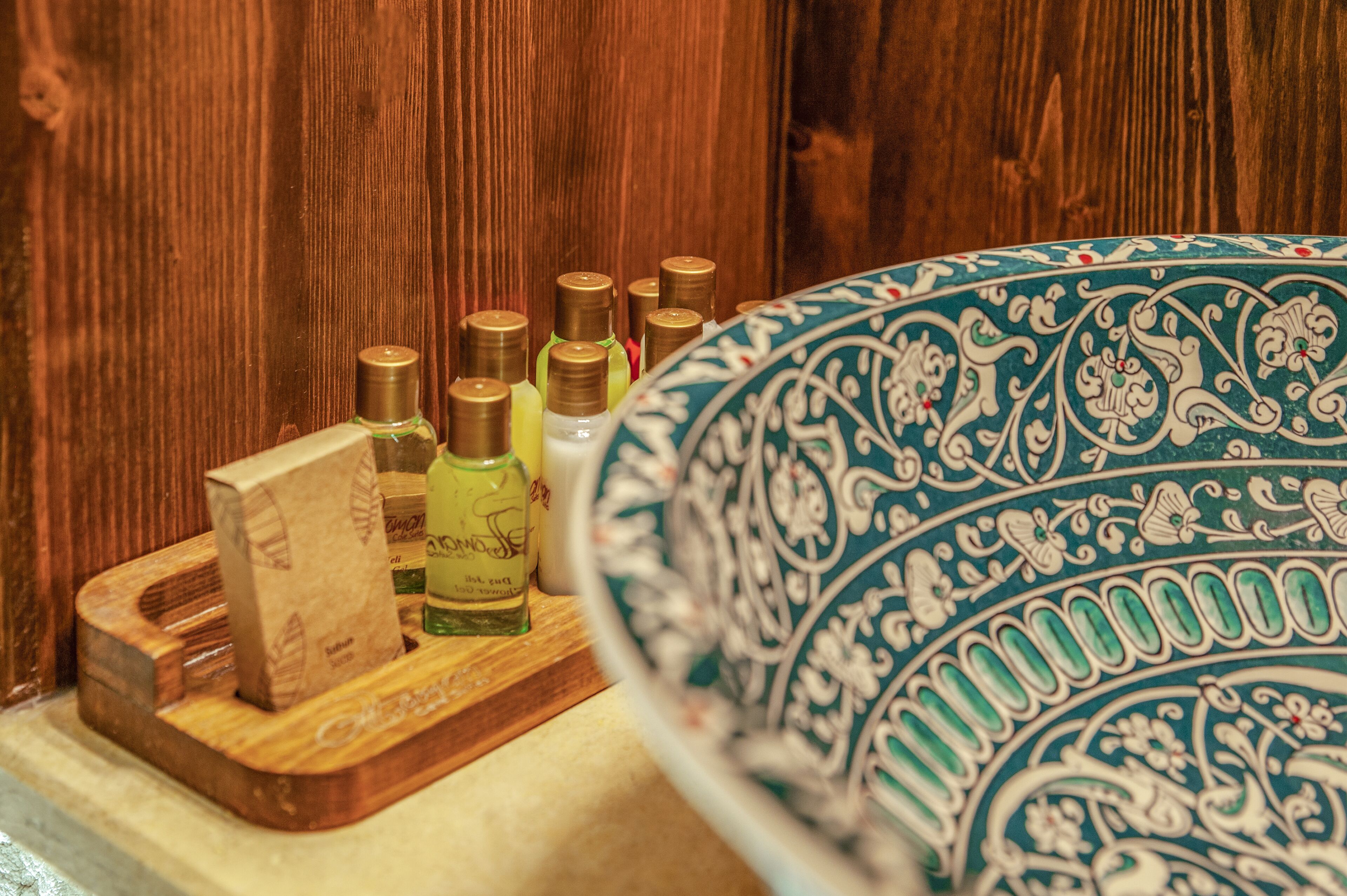 suite room | bathroom amenities | shower, free toiletries, hair dryer, slippers