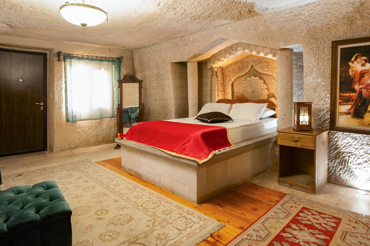 Deluxe Room | In-room safe, individually decorated, soundproofing, iron/ironing board