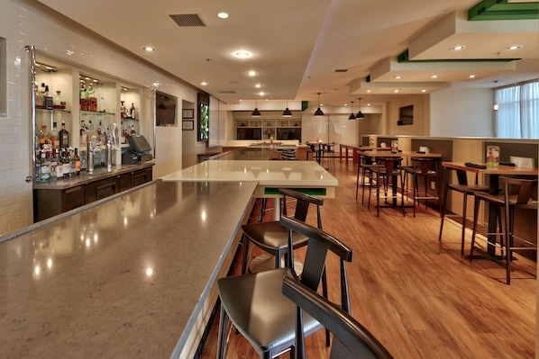 Bar (trong khuôn viên)