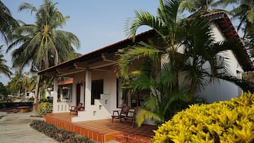 Deluxe Bungalow, River View | Terrace/patio