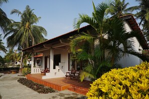 Deluxe Bungalow, River View | Terrace/patio