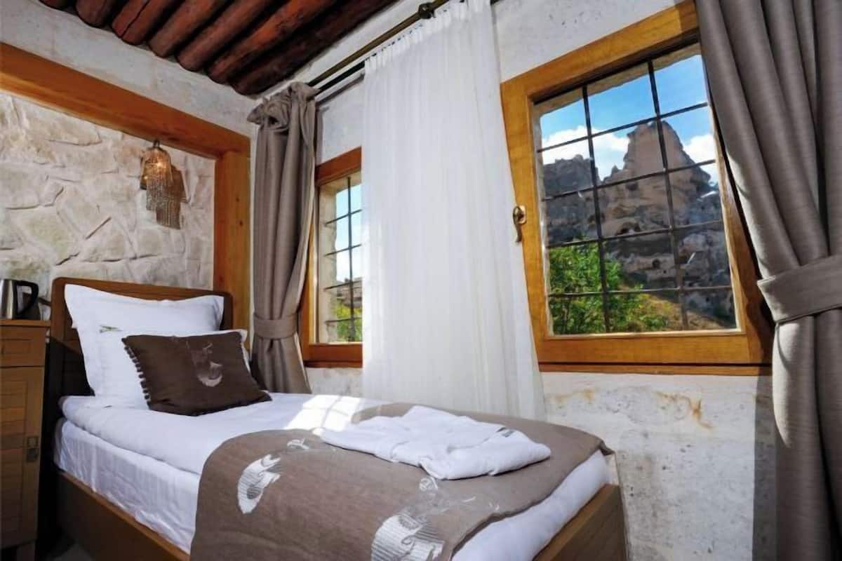 1 bedroom, premium bedding, minibar, in-room safe