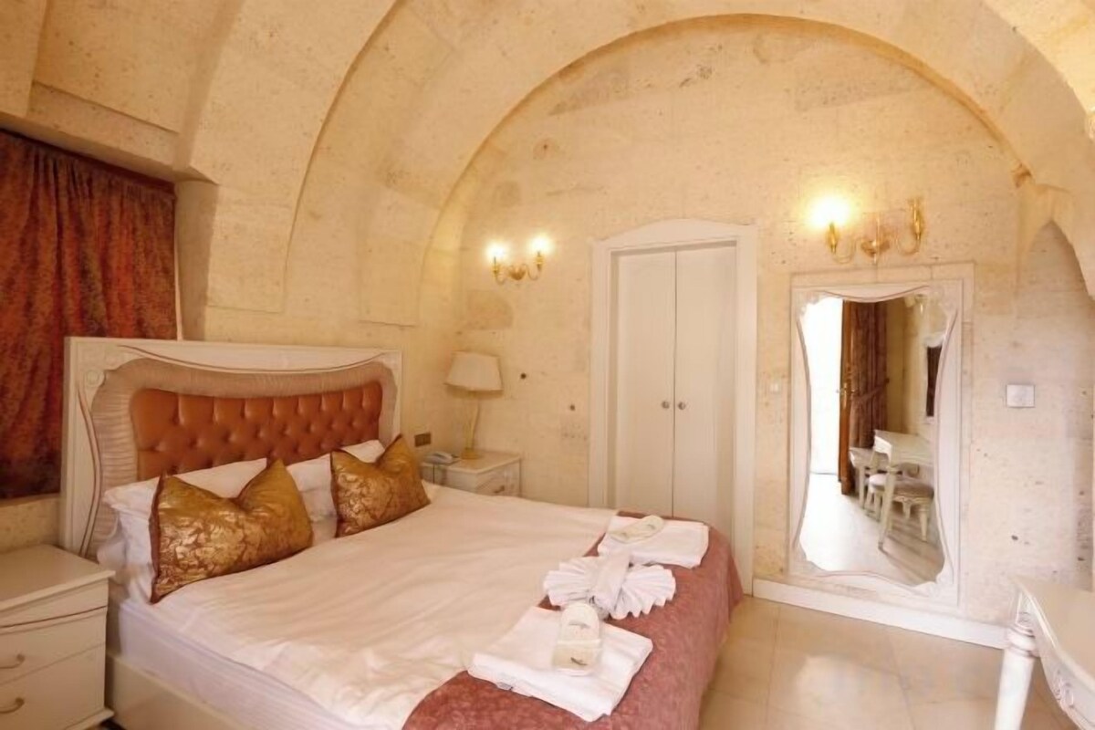 Premium bedding, minibar, in-room safe, blackout curtains
