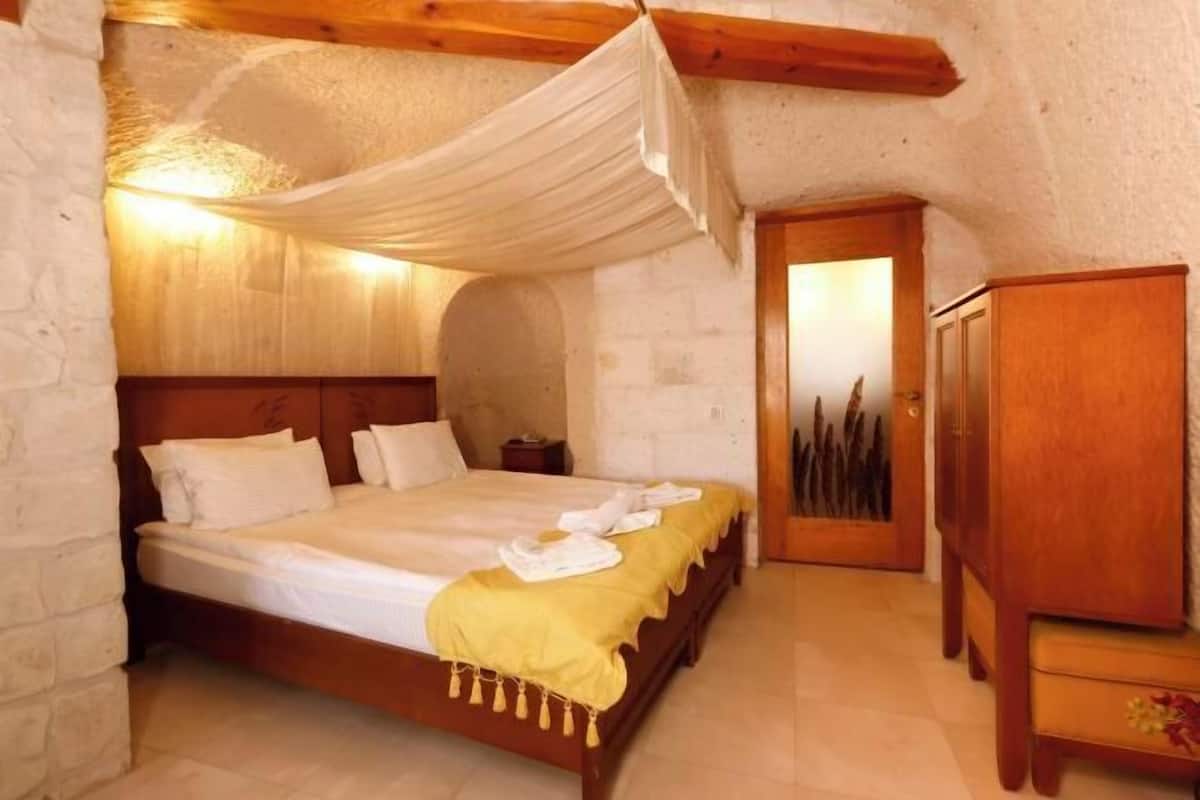 1 bedroom, premium bedding, minibar, in-room safe