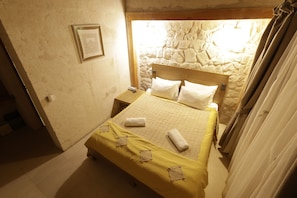 Standard Room | 1 bedroom, premium bedding, minibar, in-room safe