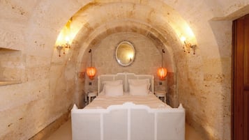 Suite romántica | 1 habitación, ropa de cama de alta calidad y minibar