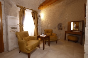 Deluxe Suite, 1 Double Bed | Living area | Flat-screen TV, DVD player, heated floors